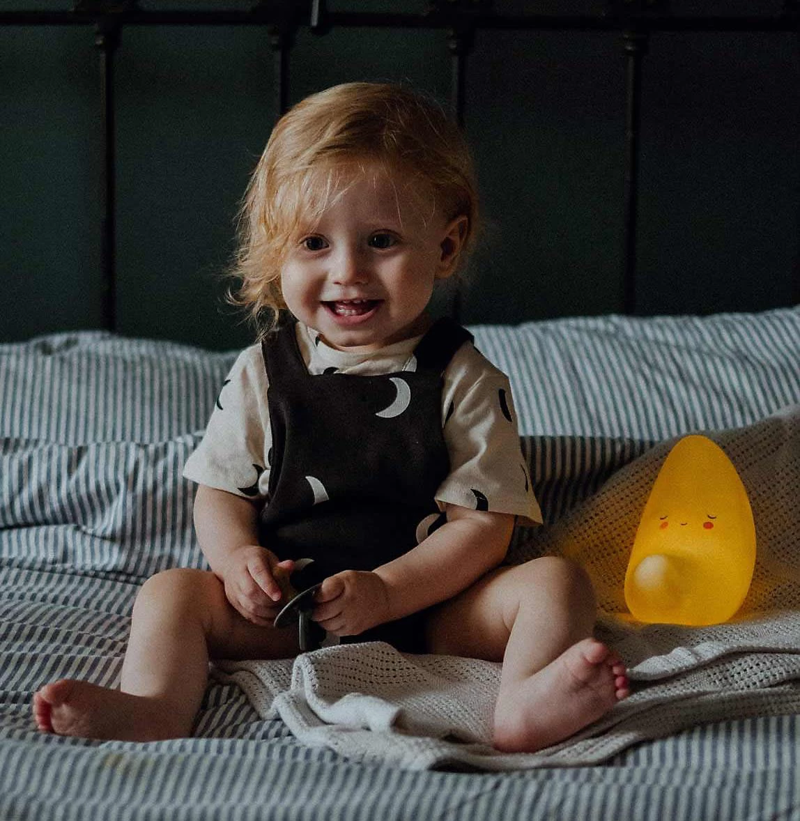 A Little Lovely Company Kleine Lampe Mond 7 A Little Lovely Company Kleine Lampe Mond – Bild 5