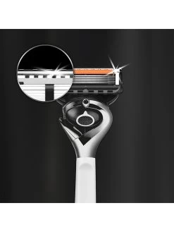 Gillette® 2tlg. Rasierer-Set "ProGlide Monochrome" In Weiß/ Silber 11 Gillette® 2tlg. Rasierer-Set "ProGlide Monochrome" In Weiß/ Silber -Petromax Store gillette 2tlg rasierer set proglide monochrome in weiss silber 3