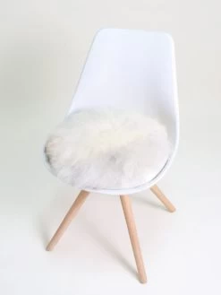 Lammfell-Sitzauflage In Creme -Petromax Store kaiser naturfellprodukte handl lammfell sitzauflage in creme 1