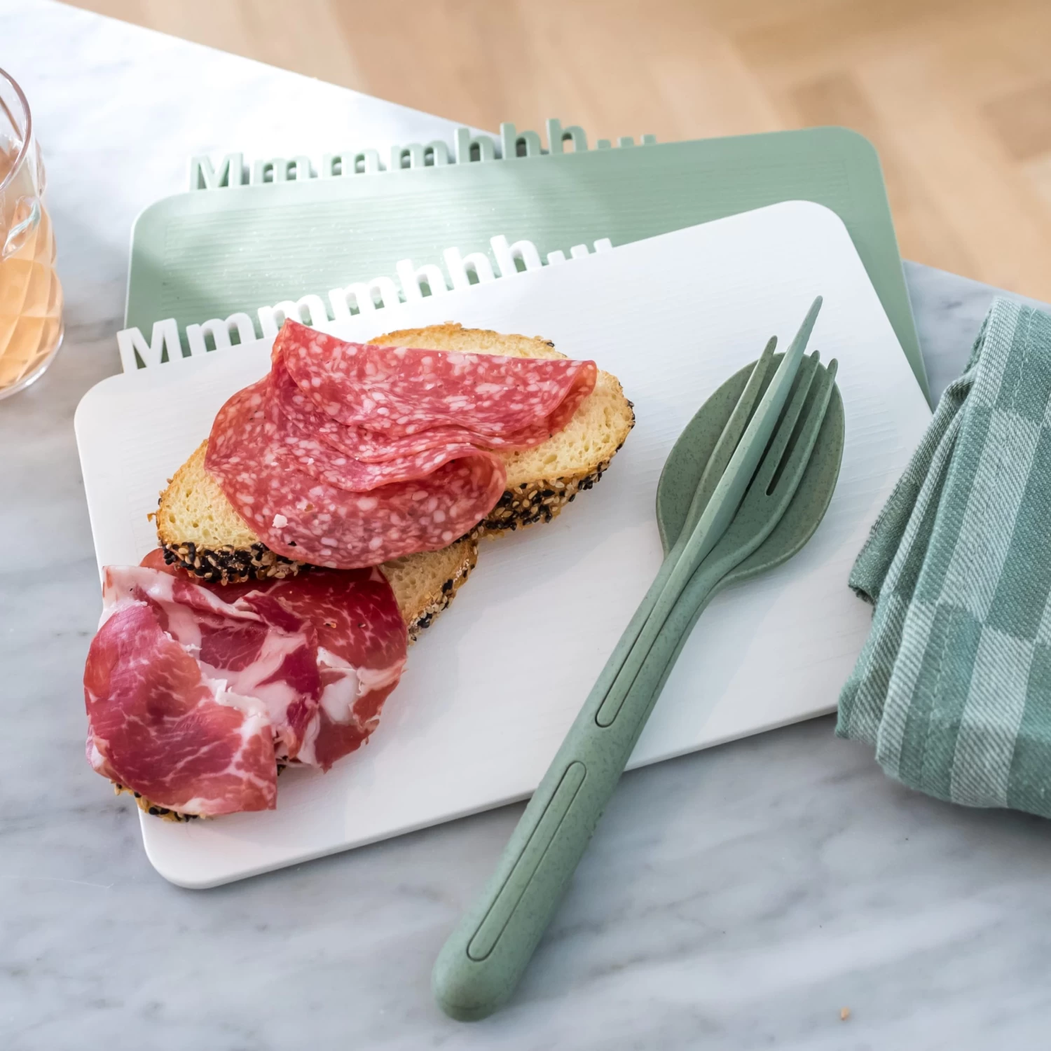 Koziol HAPPY BOARD Mmmmhhh... - Frühstücksbrettchen In Cotton White 4 Koziol HAPPY BOARD Mmmmhhh... - Frühstücksbrettchen In Cotton White – Bild 2