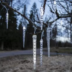 LED Lichterkette 24 Eiszapfen Für Außen L: 7m In Transparent -Petromax Store marelida led lichterkette 24 eiszapfen fur aussen l 7m in transparent 4
