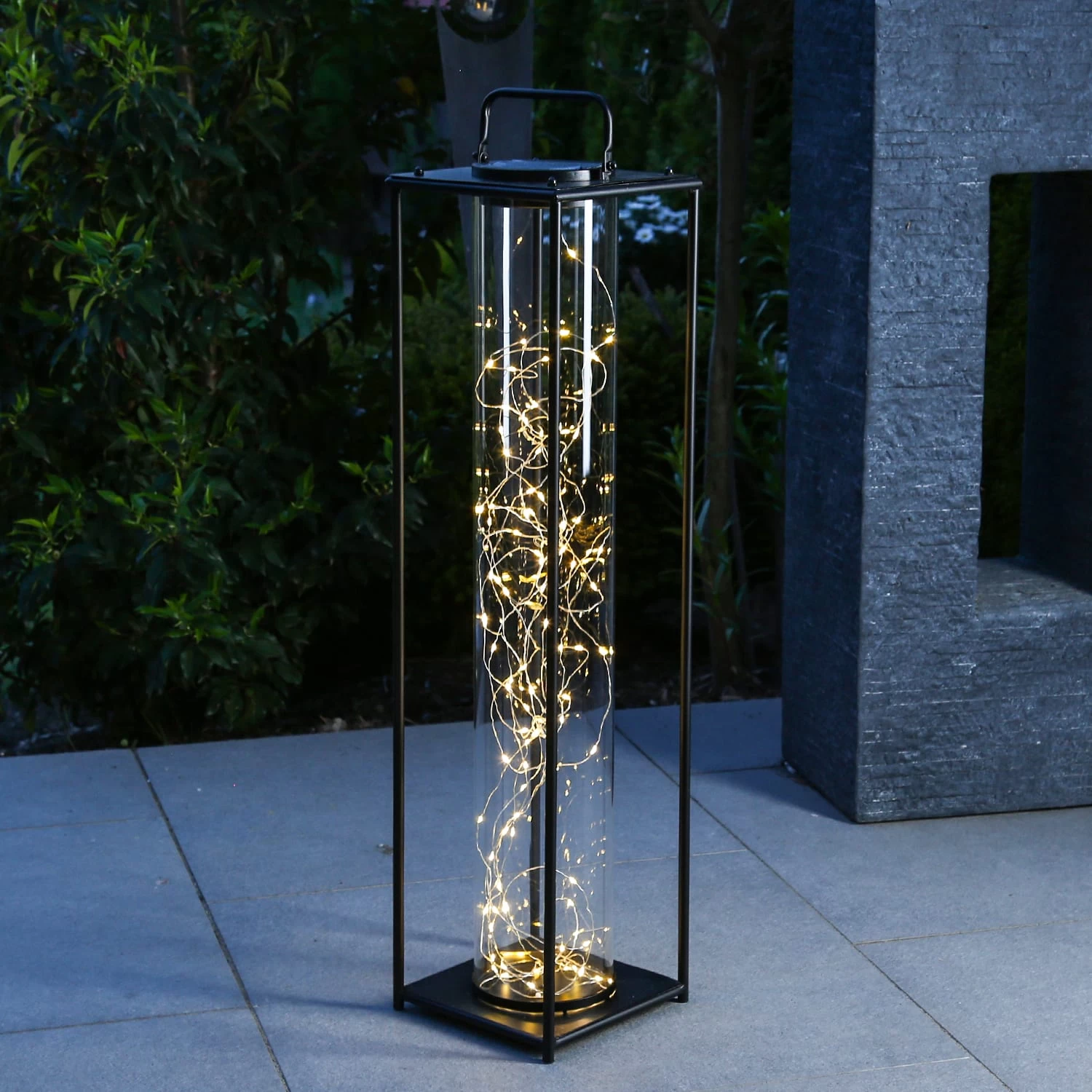 LED Solar Laterne Mit Drahtlichterkette H: 79cm In Schwarz 4 LED Solar Laterne Mit Drahtlichterkette H: 79cm In Schwarz – Bild 2