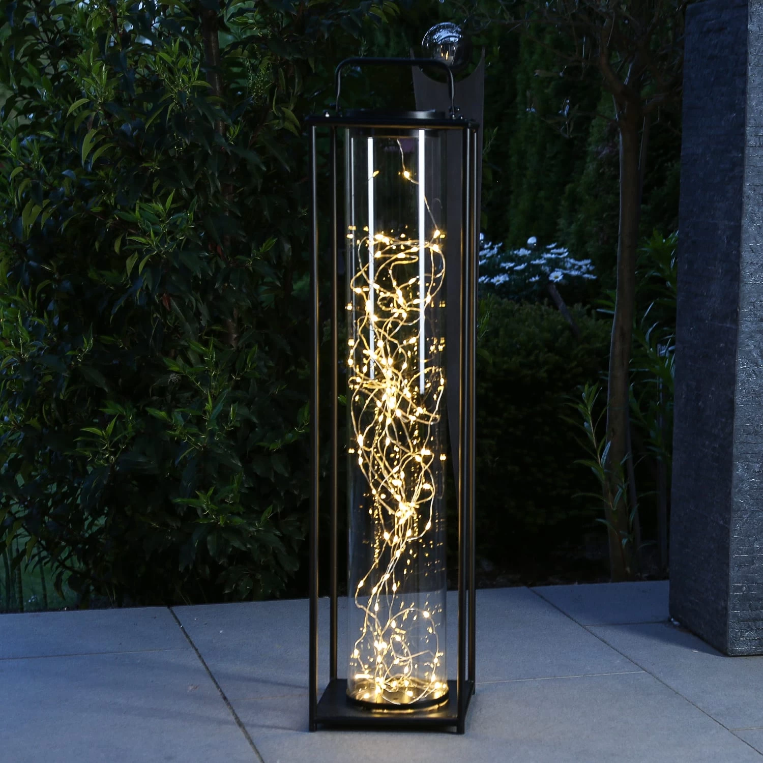 LED Solar Laterne Mit Drahtlichterkette H: 79cm In Schwarz 5 LED Solar Laterne Mit Drahtlichterkette H: 79cm In Schwarz – Bild 3