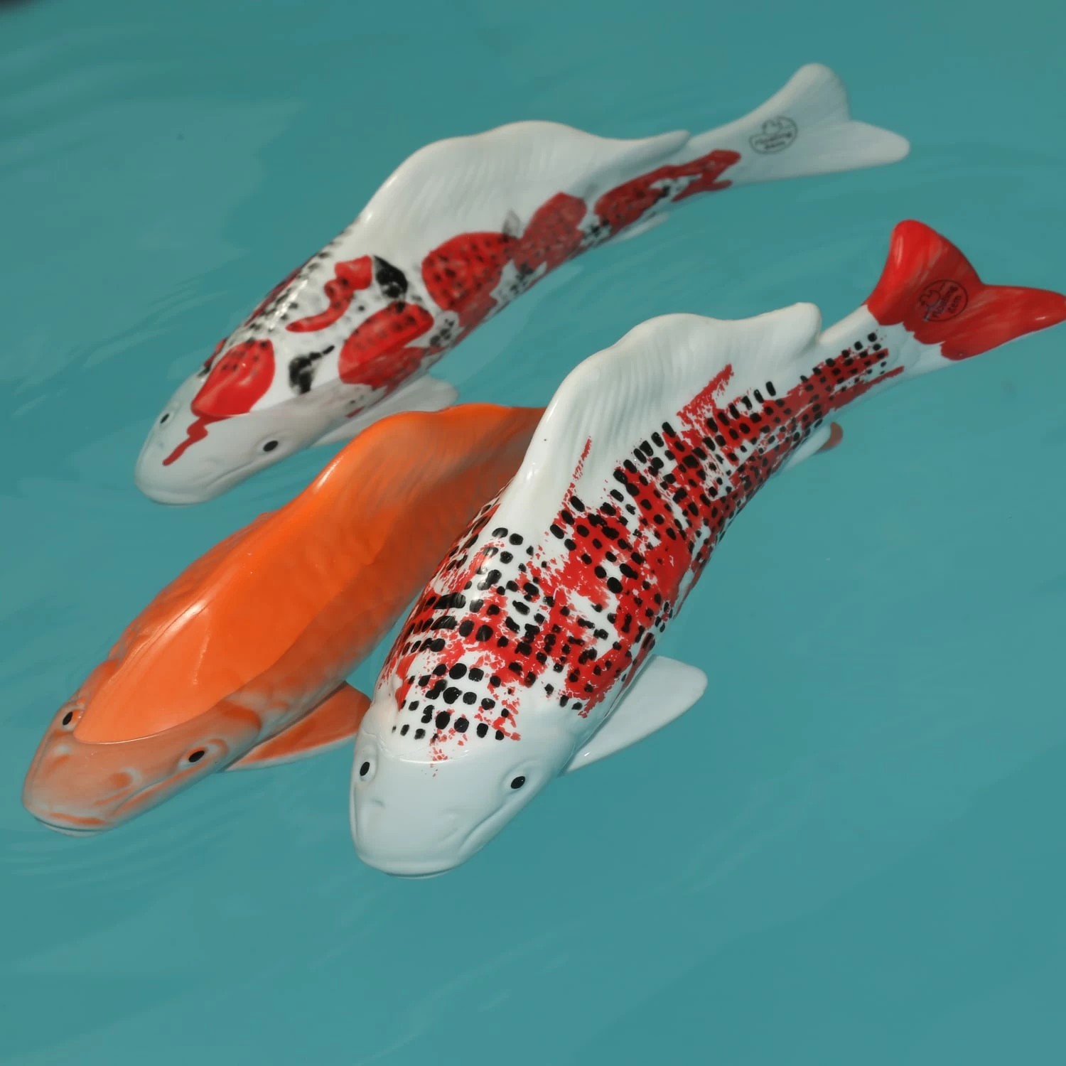 Teichdeko Fisch Dekofigur Schwimmend Porzellan L: 27cm In Rot, Weiß 6 Teichdeko Fisch Dekofigur Schwimmend Porzellan L: 27cm In Rot, Weiß – Bild 4