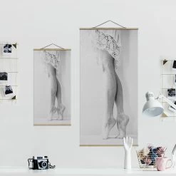 Stoffbild Mit Posterleisten - Auf Zehenspitzen In Grau -Petromax Store wallart stoffbild mit posterleisten auf zehenspitzen in grau 6