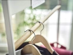 Yamazaki Kinder-Garderobenständer Tower 68,5x135x29 Cm In Weiß -Petromax Store yamazaki kinder garderobenstander tower 68 5x135x29 cm in weiss 6